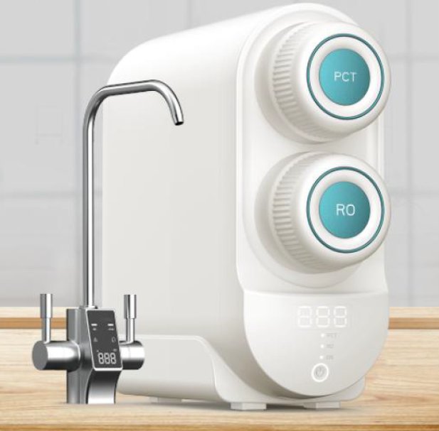 Equipo Cellflux Duo instalado en cocina, con grifo de control dual